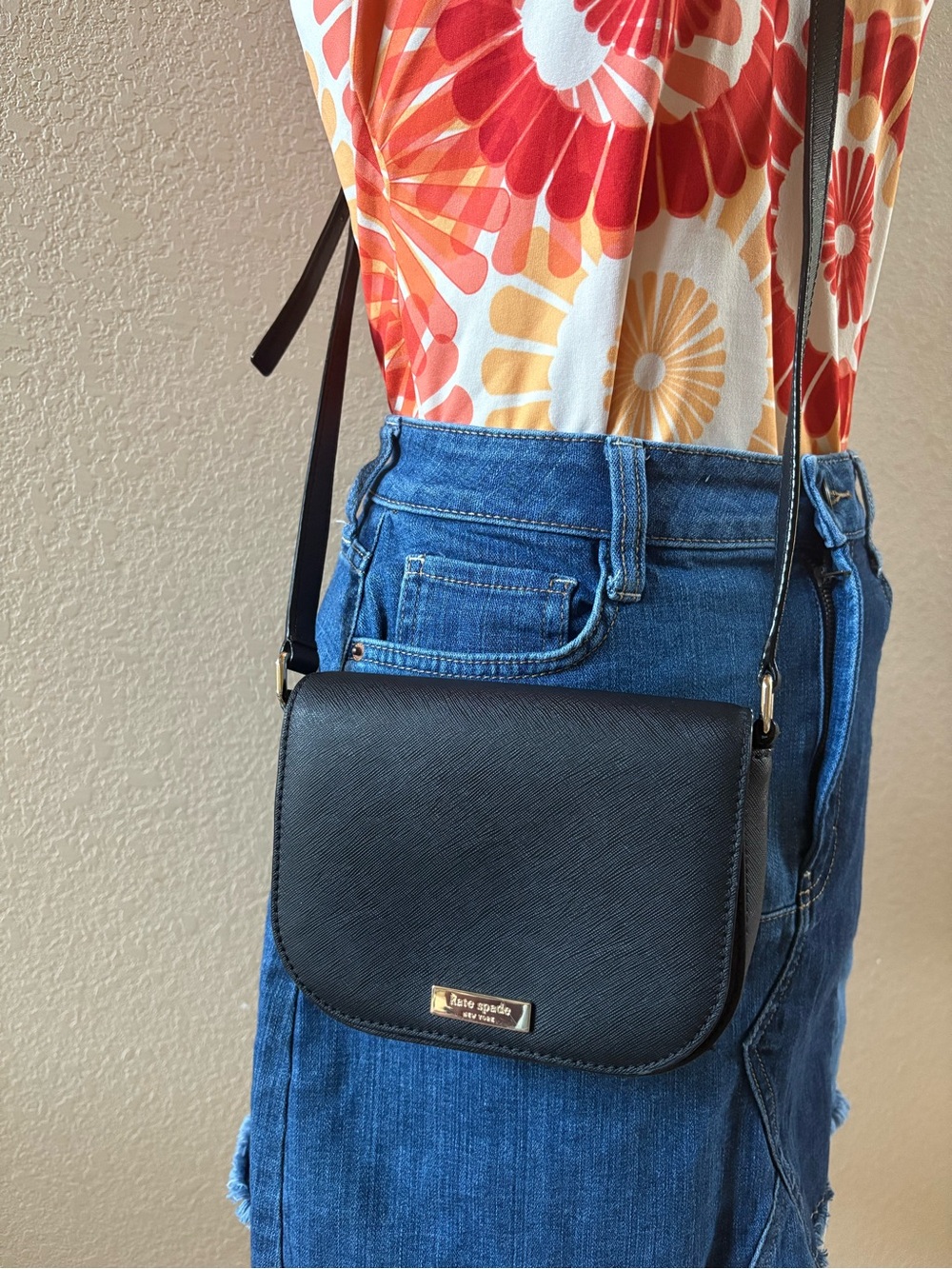 kate spade black crossbody flap bag with gold-tone plate